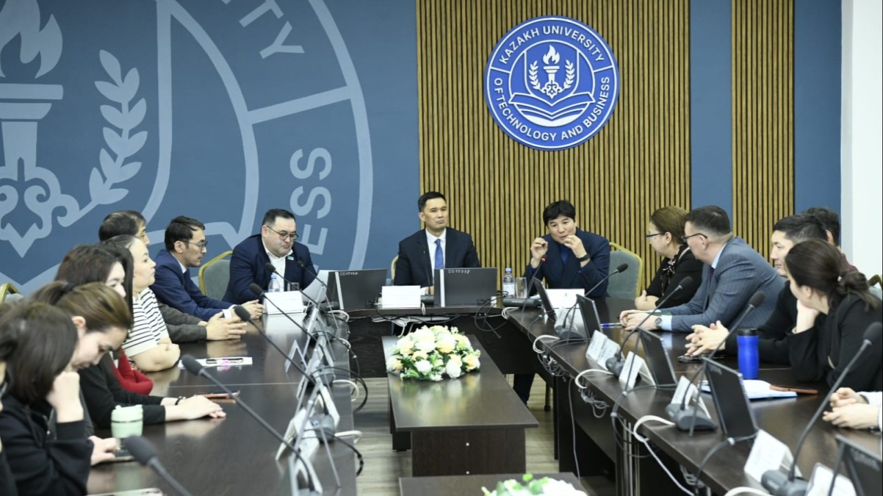 Прфессорлар жаңа Конституция жобасын қолдады