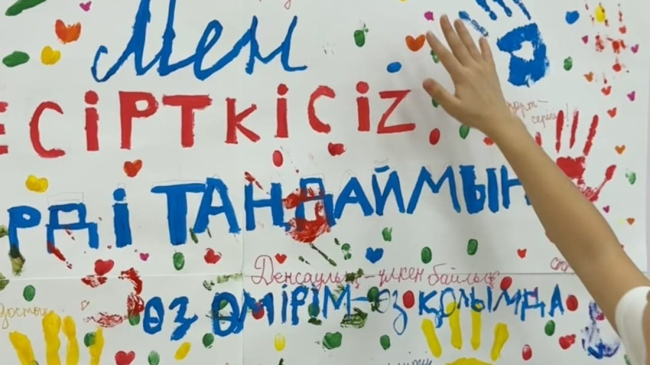 Елордадағы мектепте балалар сурет көрмесі өтті