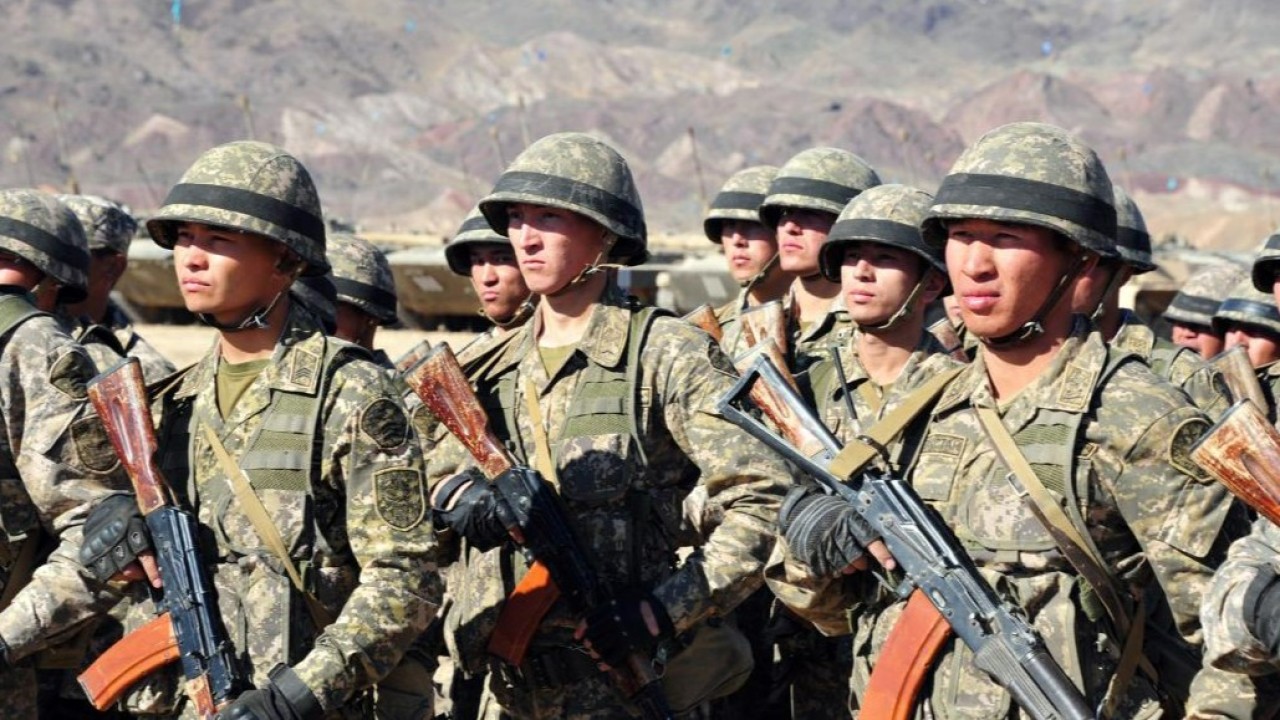 Отарда сарбаз жарақат алған оқиғадан кейін төрт лауазымды тұлға қызметінен босатылды