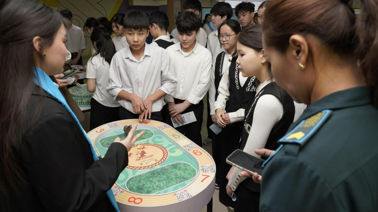 Елордалық ұстаз шәкірттерімен бірге зияткерлік ойын жасап шығарды