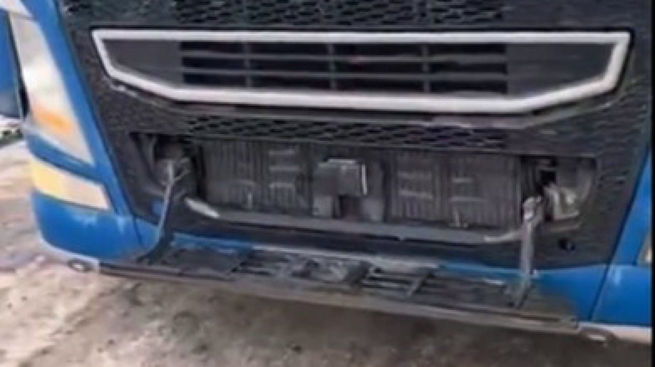 Жүк көлігінің нөмірін көрінбей қалатын механизммен жабдықтаған жүргізушіге айыппұл салынды