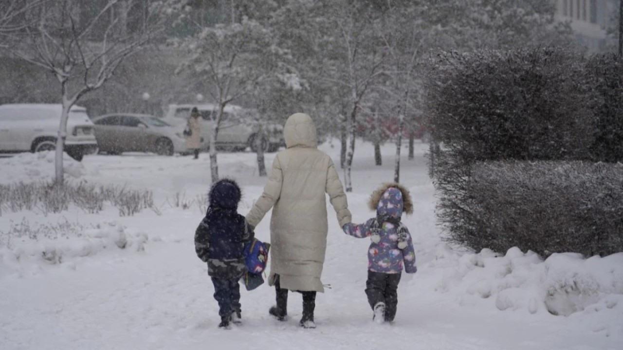 Сауалнама: ата-аналардың басым бөлігі бала тәрбиесіне ерекше мән бере бастады