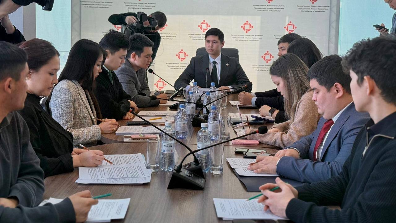 Астанада конституциялық реформаларды жүзеге асыруда жастардың рөлі талқыланды