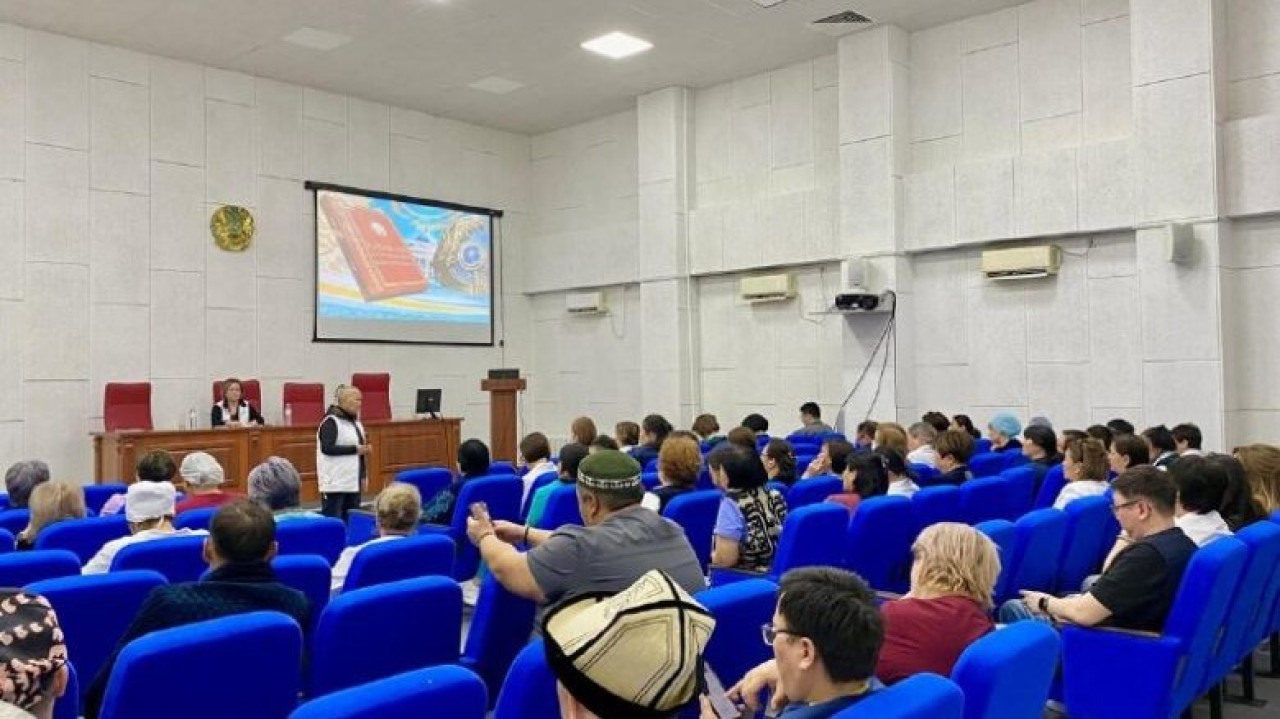Елордада медицина мекемесінде жаңа Конституция жобасы кеңінен түсіндірілді