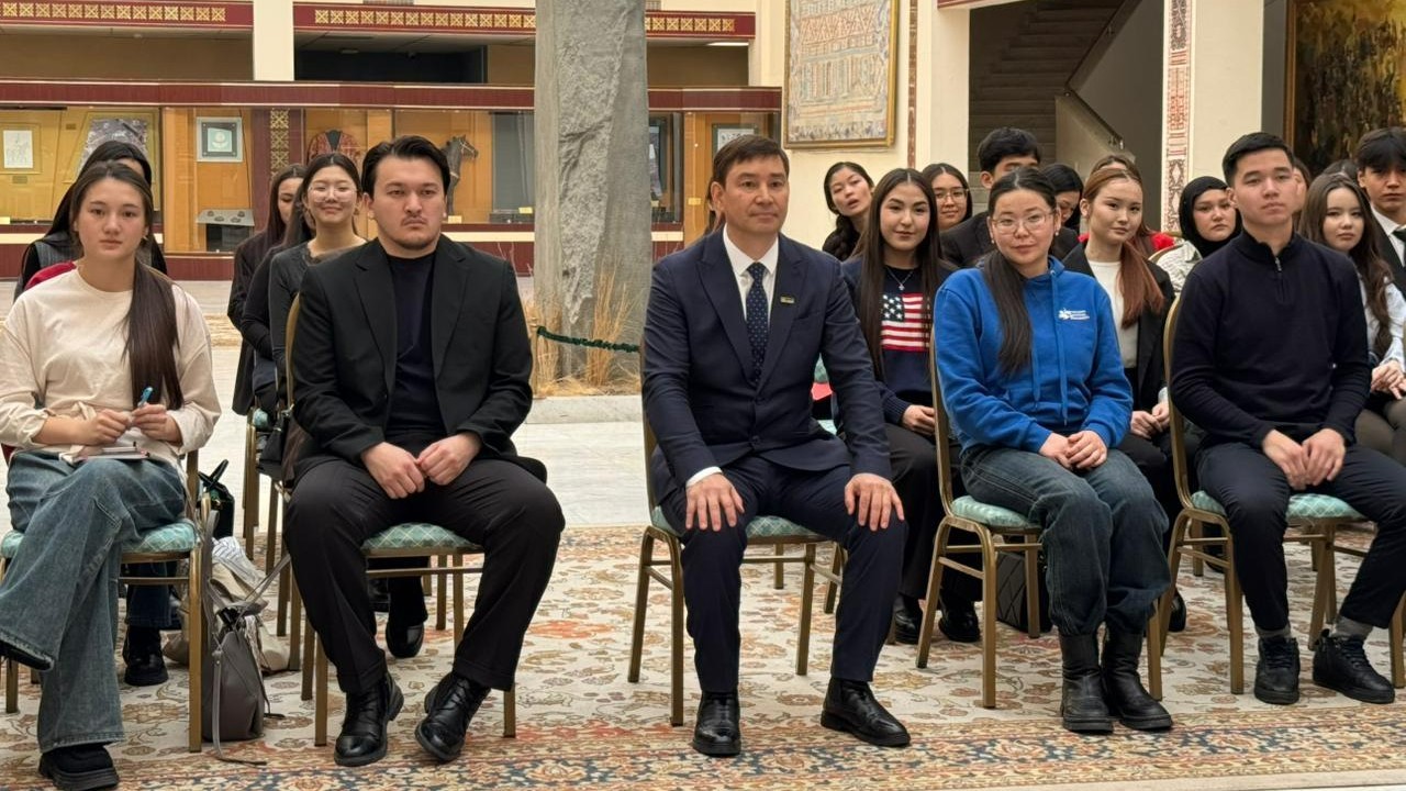 ЕҰУ студенттеріне жаңа Конституциялық реформаның артықшылықтары түсіндірілді