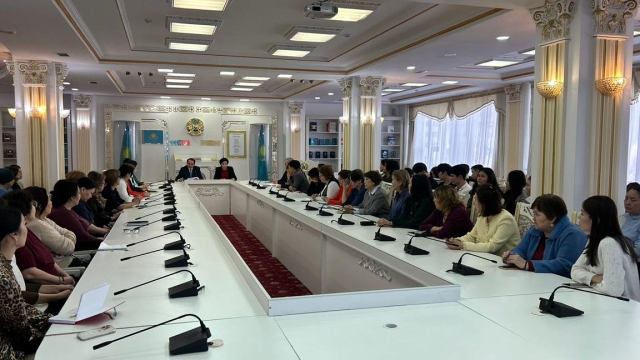 Астанадағы Ұлттық академиялық кітапханада жаңа Конституция жобасы талқыланды