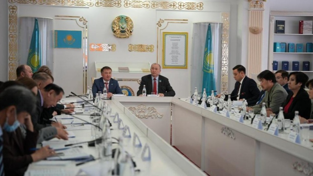 Астанада конституциялық реформа аясында жаңа саяси институттар талқыланды