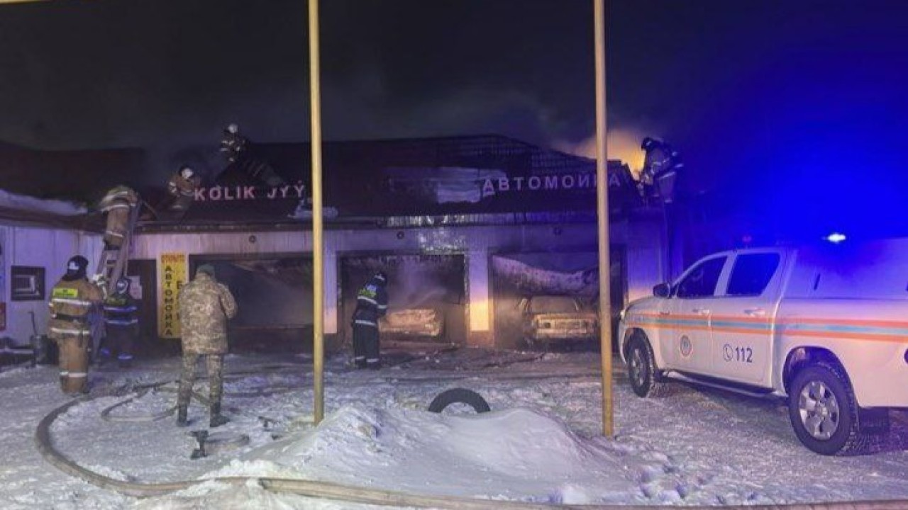 Қосшыда өртенген көлік жуатын орнындағы екі машина жанып кетті