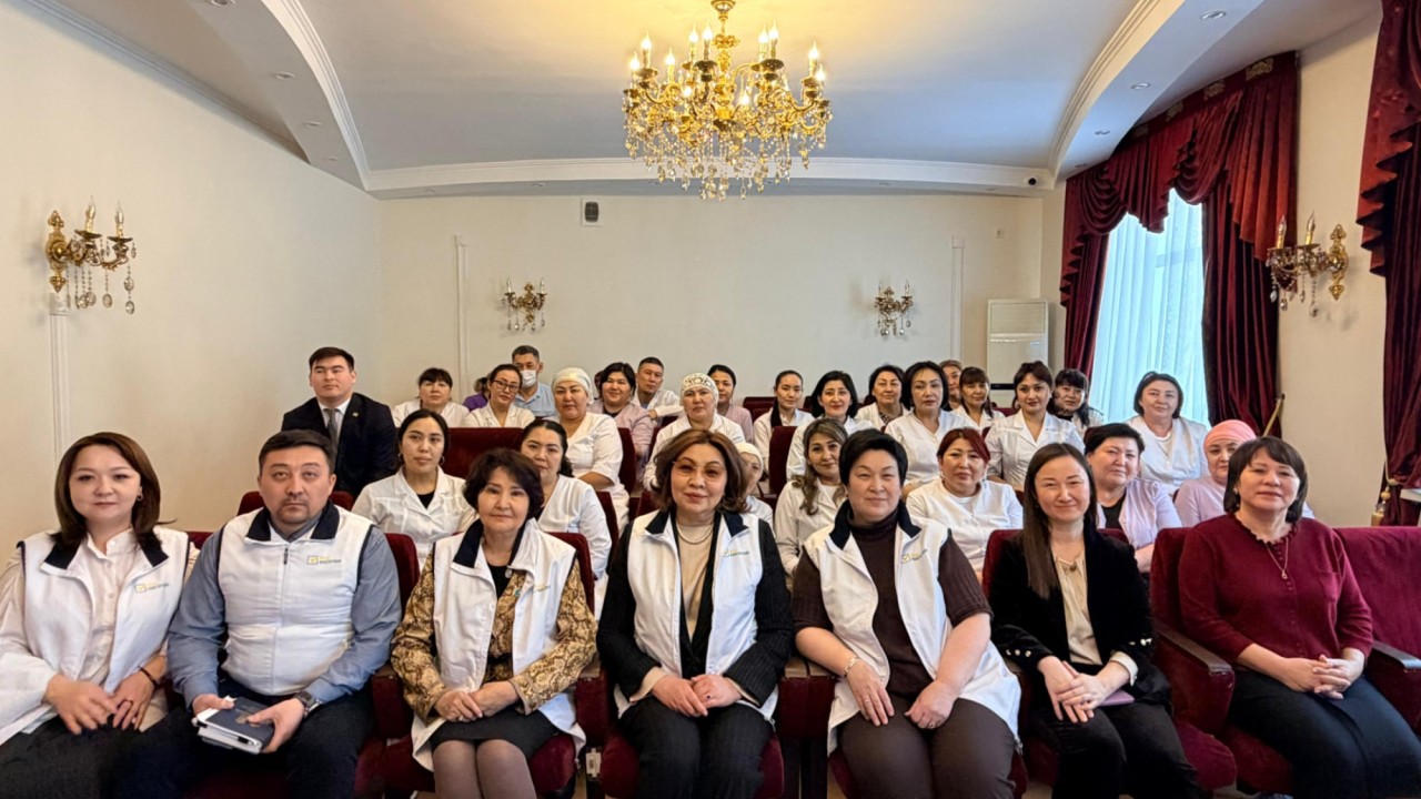 Сенат депутаты Бибігүл Жексенбай Астанада «Нұрлы жүрек» мекемесінің ұжымымен кездесті