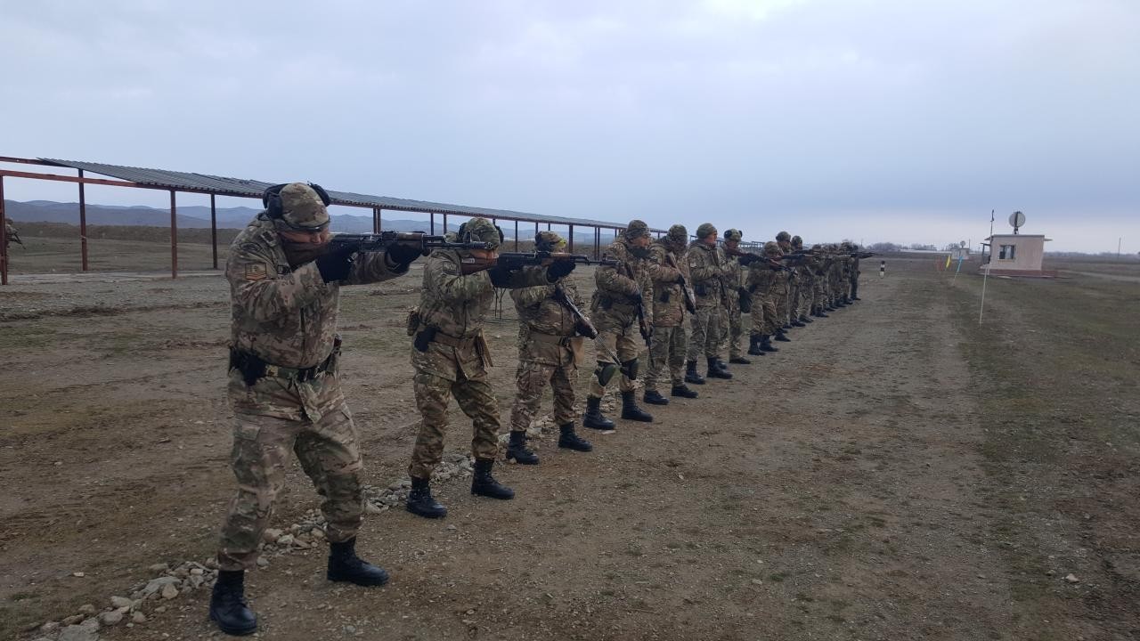 Сержанттар жауынгерлік іс-қимыл жүргізудің заманауи әдістерін меңгеріп жатыр
