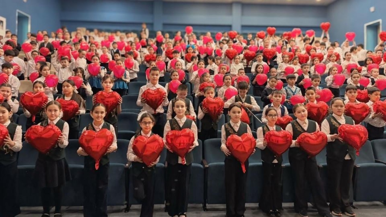 Астаналық оқушылар ерекше акция ұйымдастырды