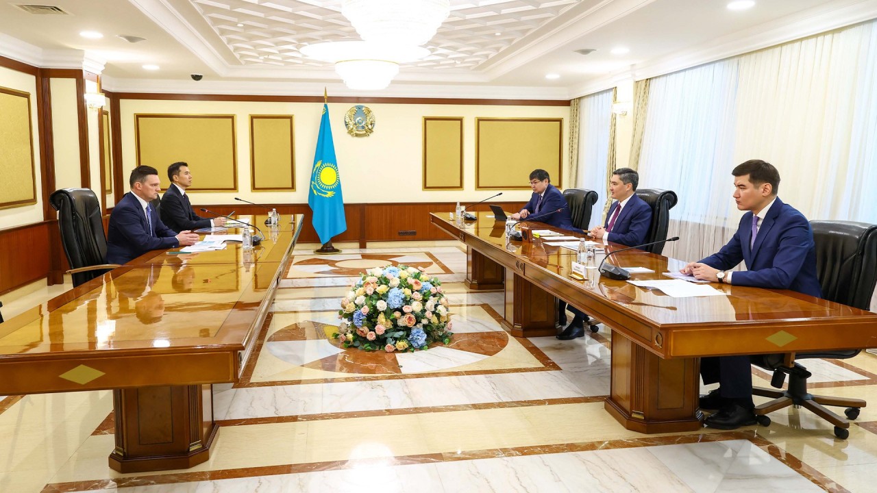 Олжас Бектенов Еуразиялық даму банкінің басқарма төрағасымен кездесті