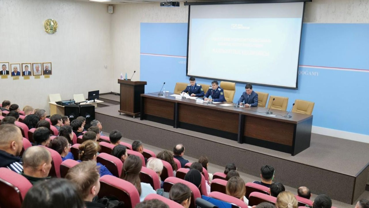 Заң мен тәртіп: Елордалық кәсіпорында қызметкерлердің құқықтық сауатын арттыруға арналған кездесу өтті