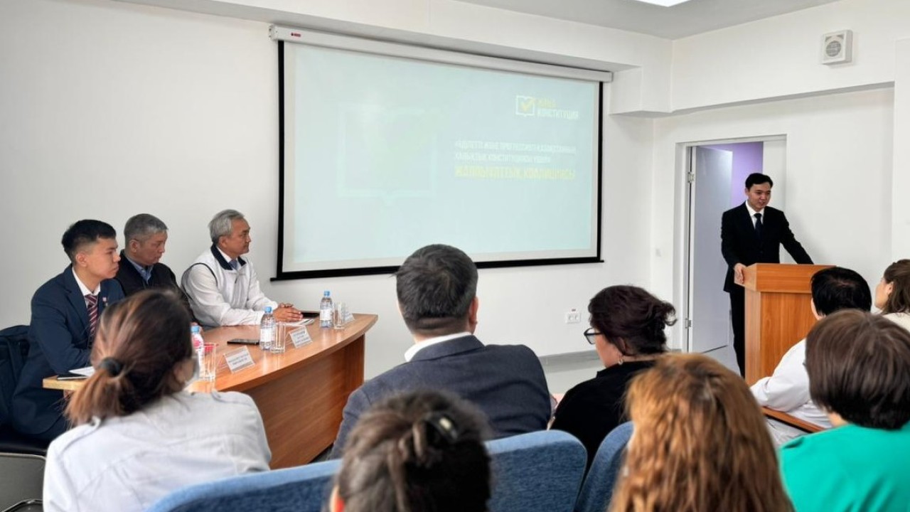 Жалпыұлттық коалиция өкілдері астаналық дәрігерлерге Конституциялық реформа жобасын түсіндірді