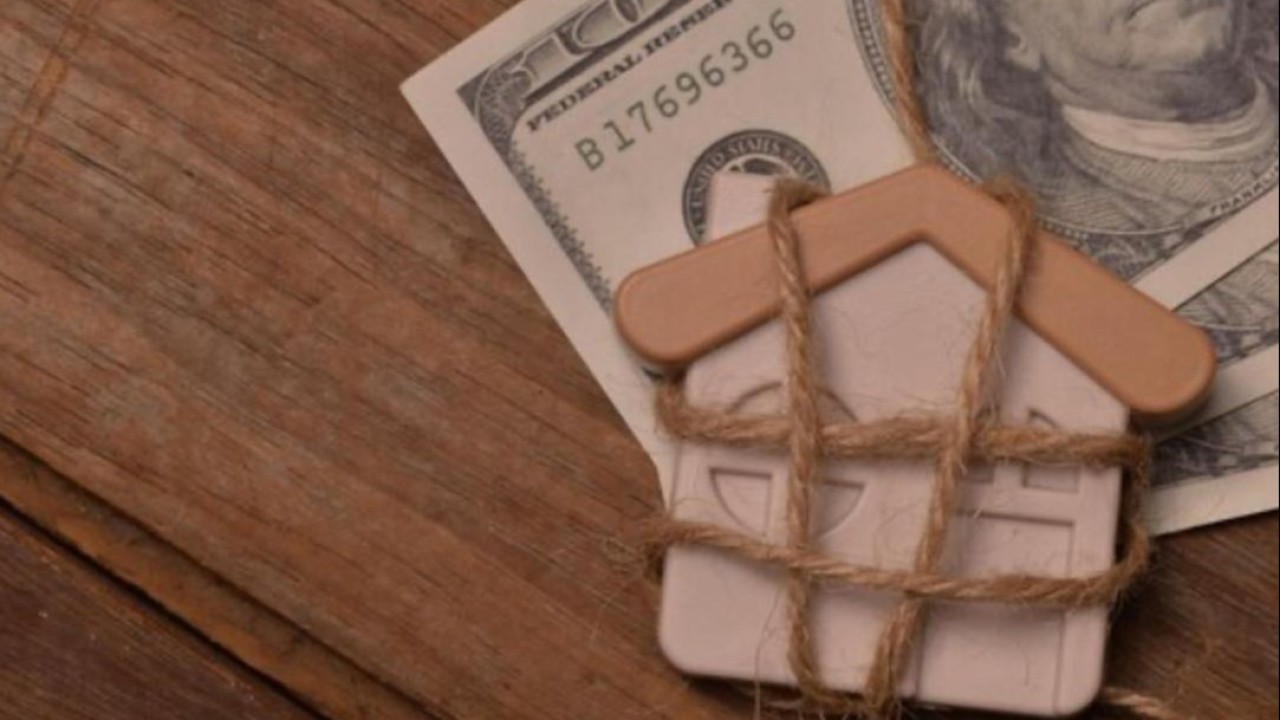 Ерлі-зайыптылар семейліктен мемлекеттен кезексіз үй алып берем деген уәдемен 5 млн теңге алған