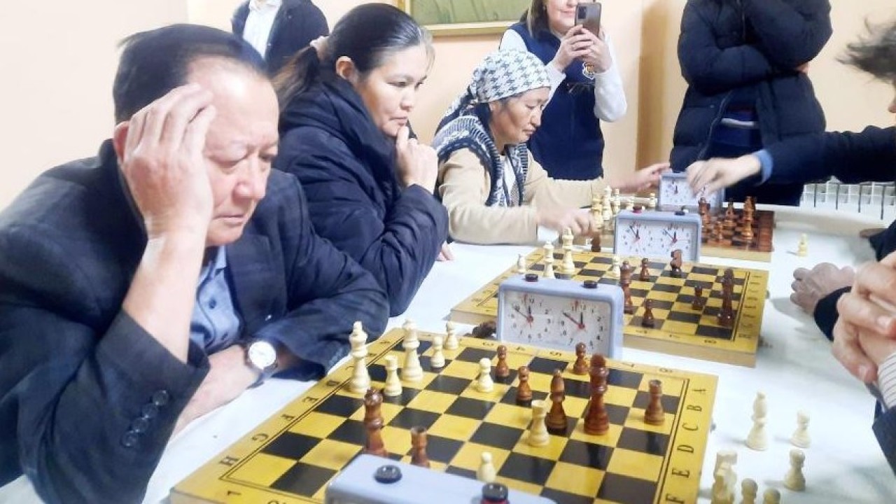 Астанада зейнеткерлер мен жастар арасында шахмат турнирі өтті