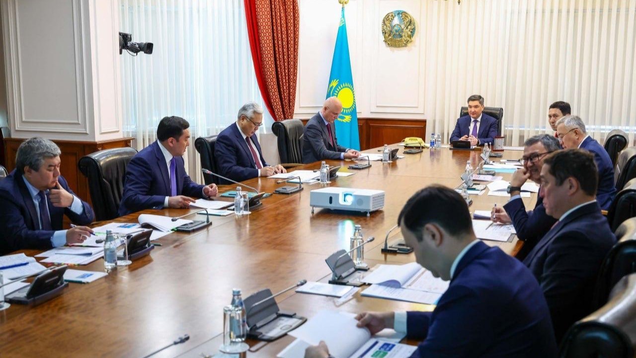 Үкімет автожол жобаларын және өңіраралық жолдарды дамытуға баса назар аударады