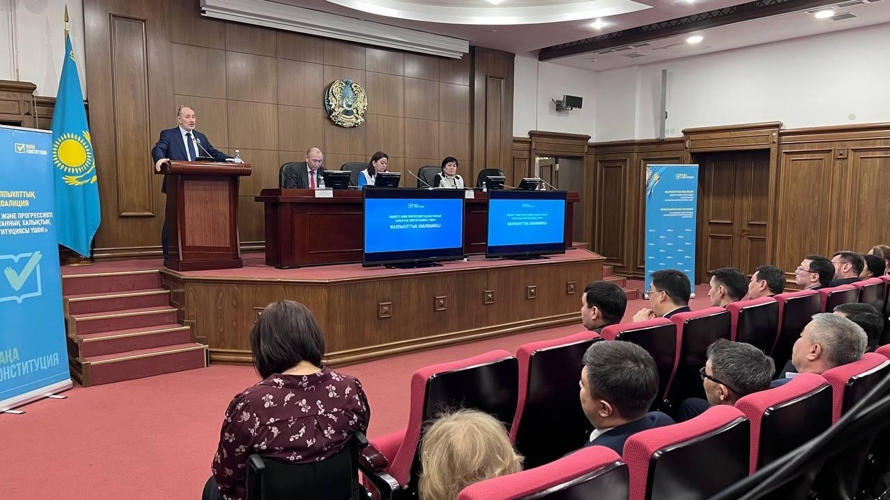 Еңбек министрлігінде жаңа Конституция жобасының негізгі нормалары түсіндірілді
