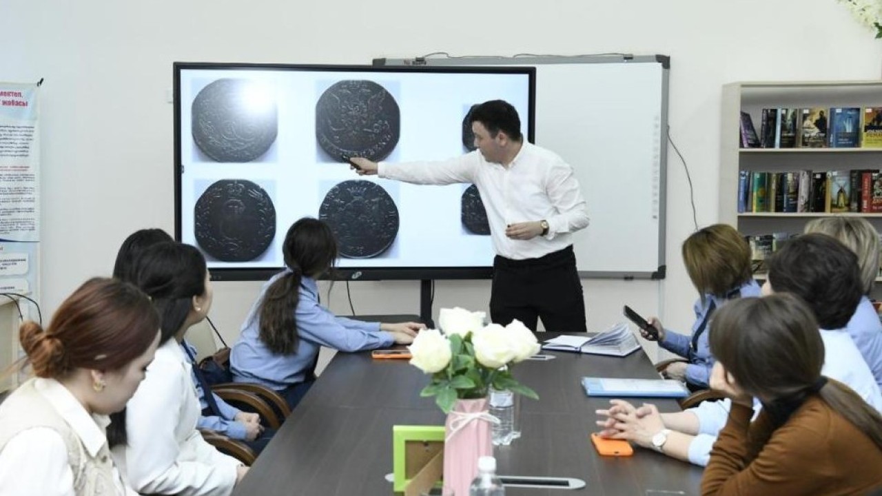 Елордалық мектепте оқушының ерекше коллекциясы таныстырылды