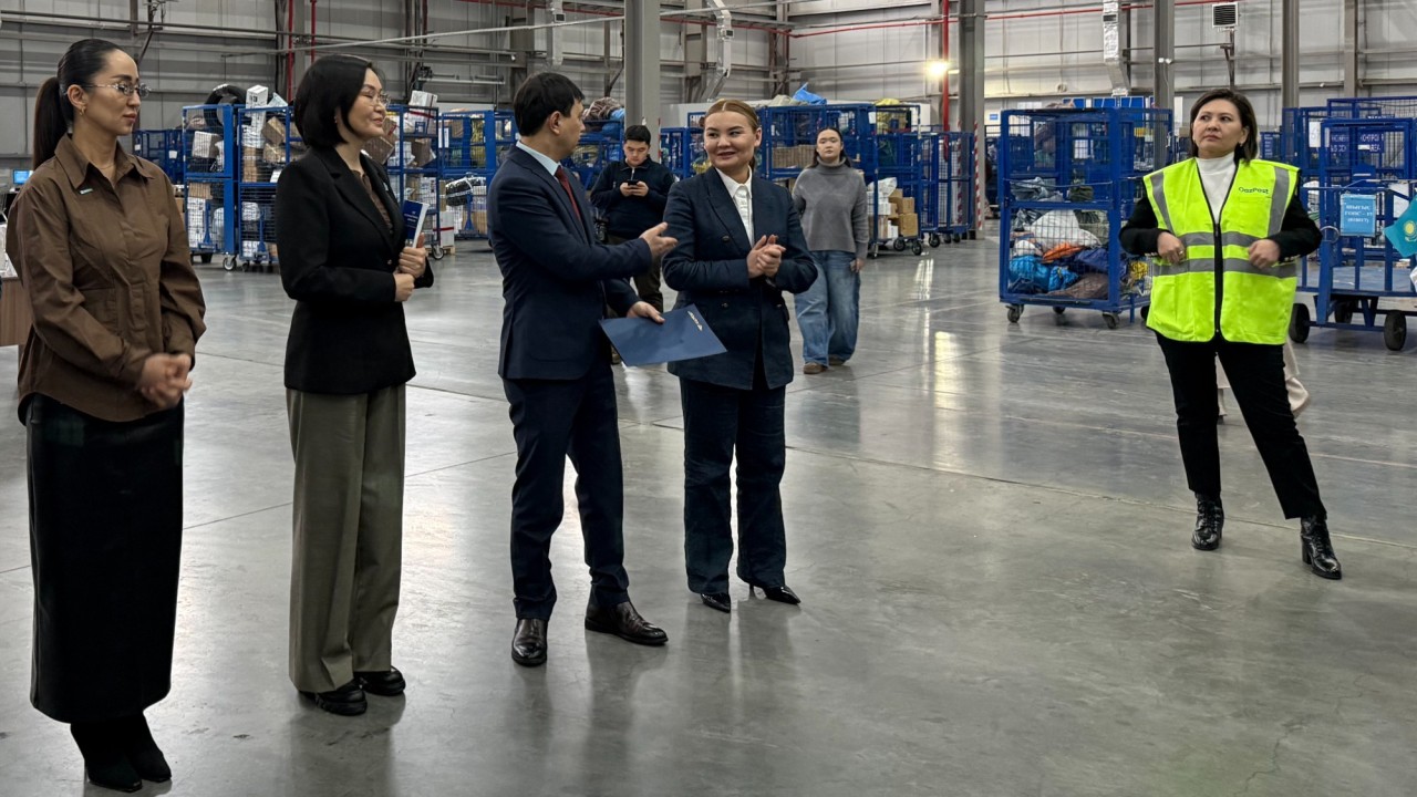 Елордада пошта қызметкерлері жаңа конституциялық реформаға қолдау көрсетті