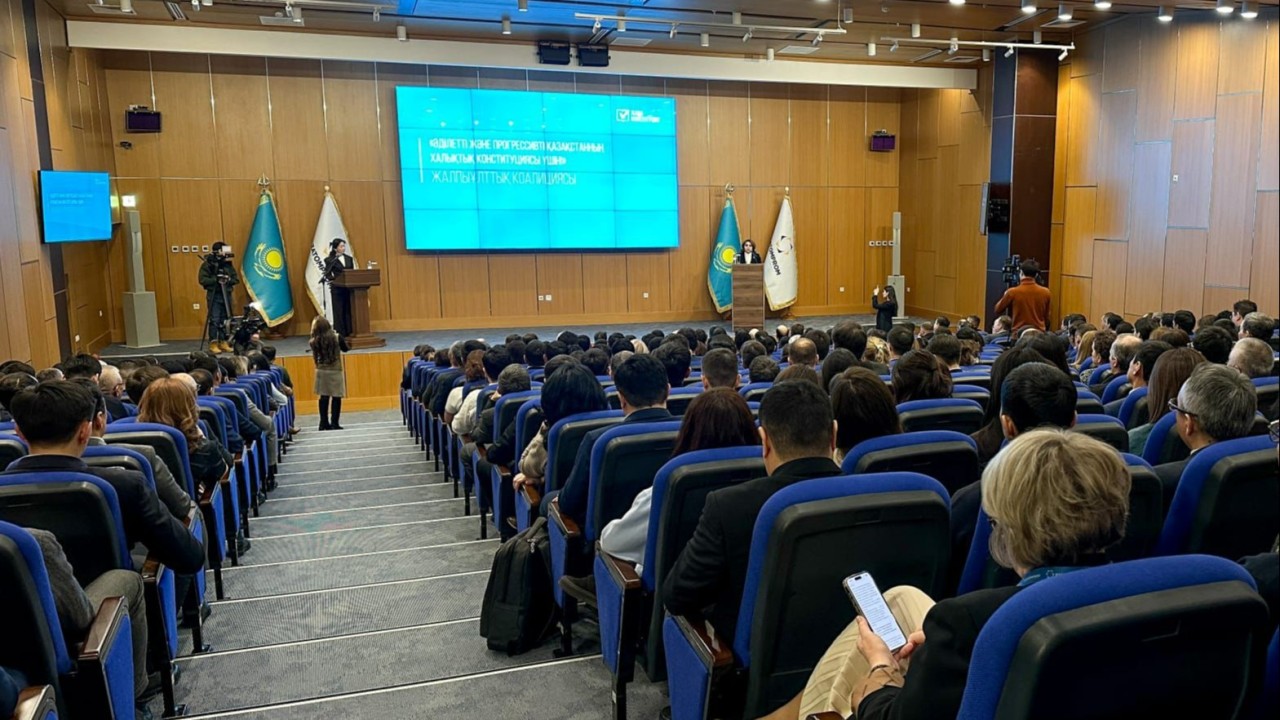 Сенат депутаты Бибігүл Жексенбай референдум қарсаңында «Қазатомөнеркәсіп» ұжымымен кездесті