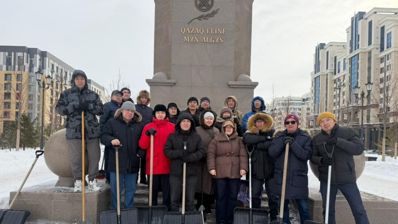 «Таза Қазақстан»: елордадағы «Қазақ еліне мың алғыс» монументі аумағында экоакция өтті