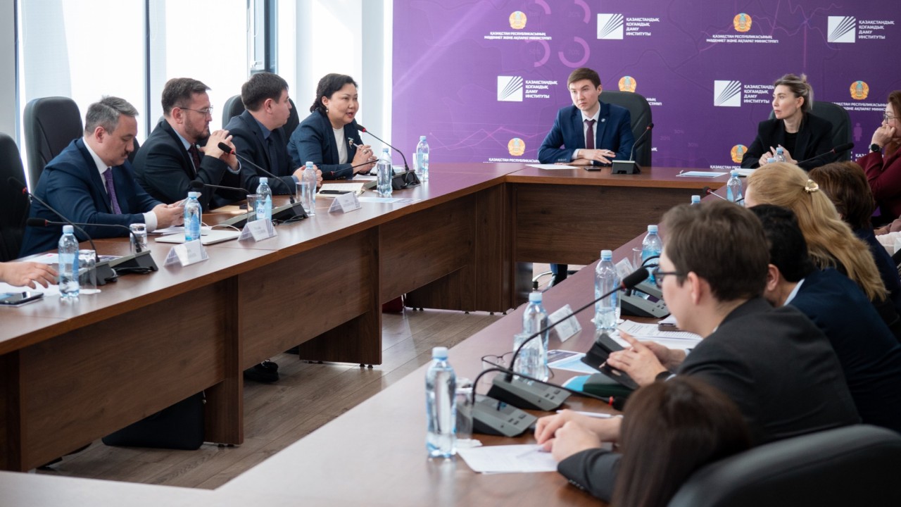 Астанада жаңа Конституция жобасындағы әлеуметтік кепілдіктер мәселесі талқыланды