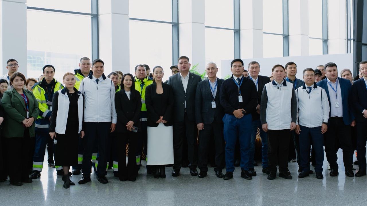 Астана әуежайы қызметкерлері жаңа конституциялық реформаны қолдады