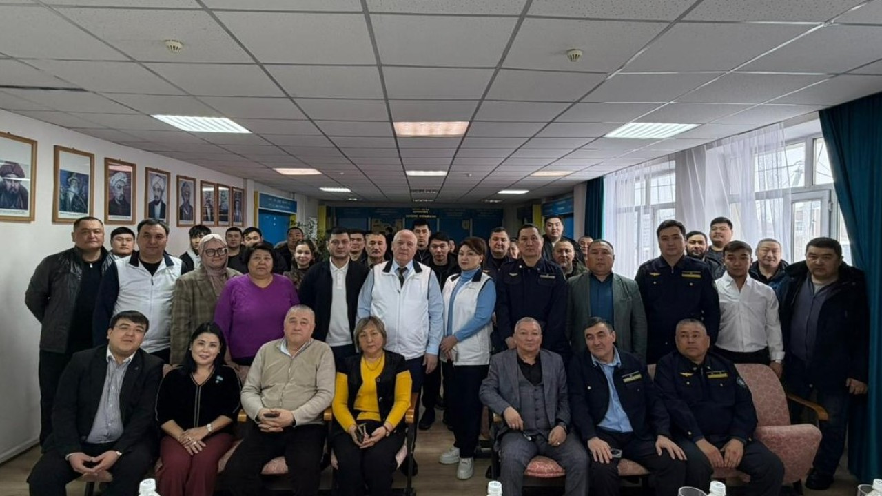 Жалпыұлттық коалиция өкілдері Астанадағы вагон депосының ұжымымен кездесті