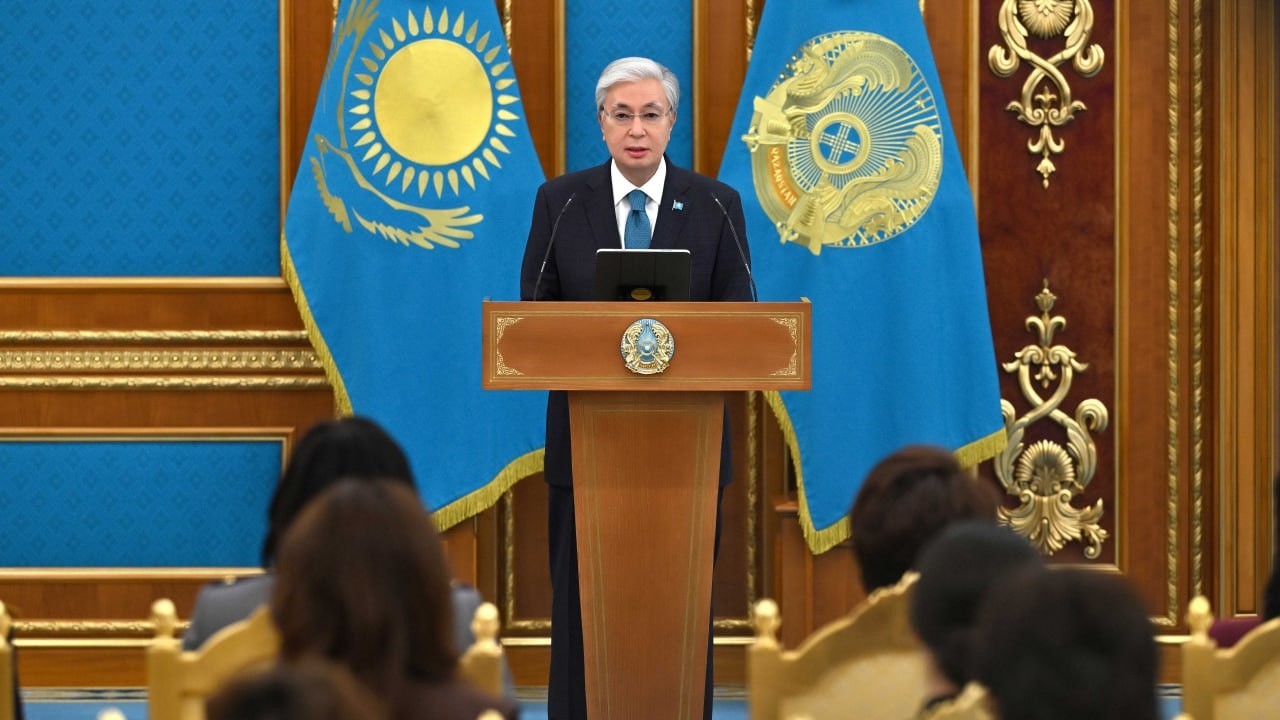 Мемлекет басшысы ана мен баланы қолдауға айрықша мән беретінін айтты