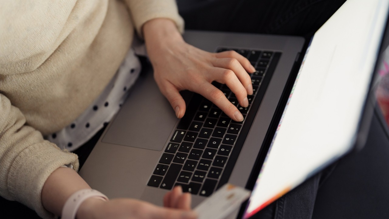 Бір топ қыздың алаяқтық жүйесінен 45 адам залал шекті