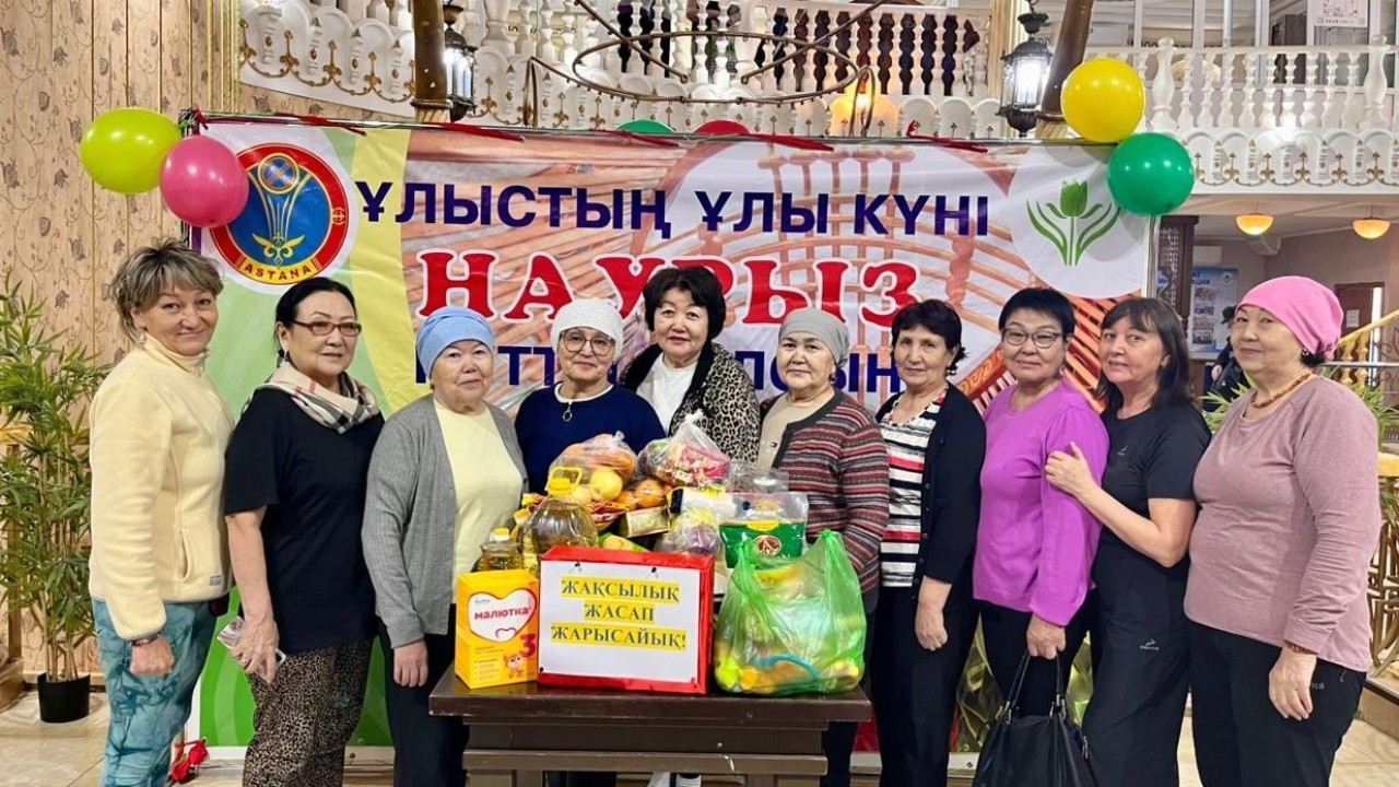 Елордада ерікті әжелер көпбалалы отбасыларға азық-түлік себеттерін таратты