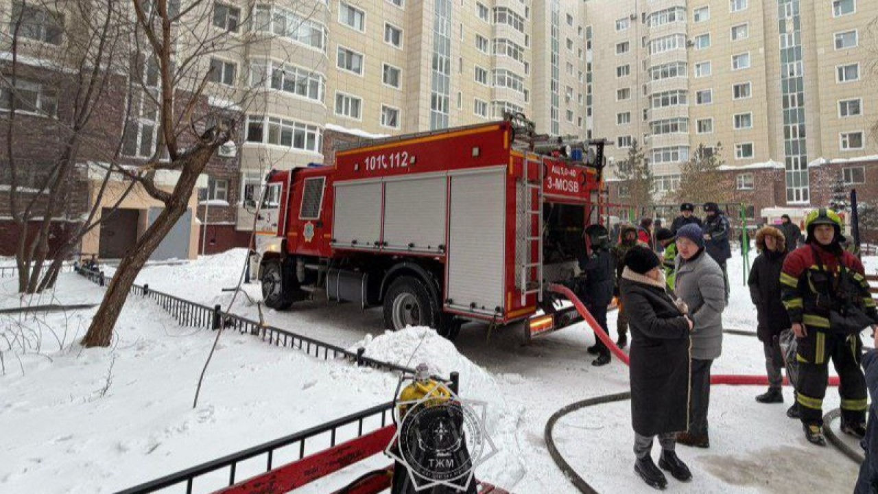Астанада көпқабатты үйден өрт шығып, 11 адам эвакуацияланды
