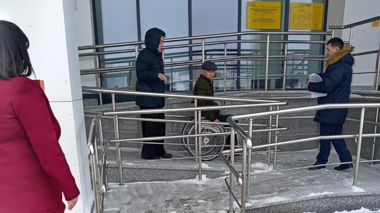 Астанада мониторинг тобы учаскелердің мүгедектігі бар жандар үшін қолжетімділігін тексерді