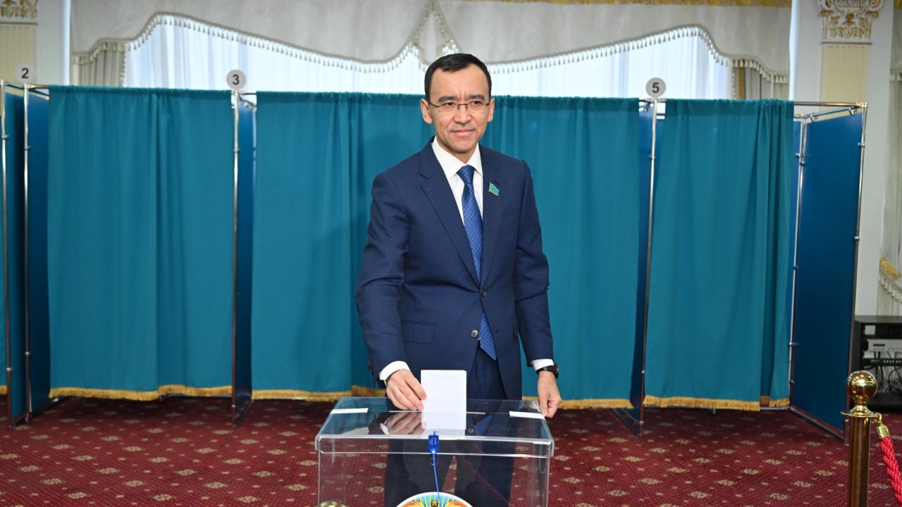 Сенат және Мәжіліс төрағалары республикалық референдумда дауыс берді