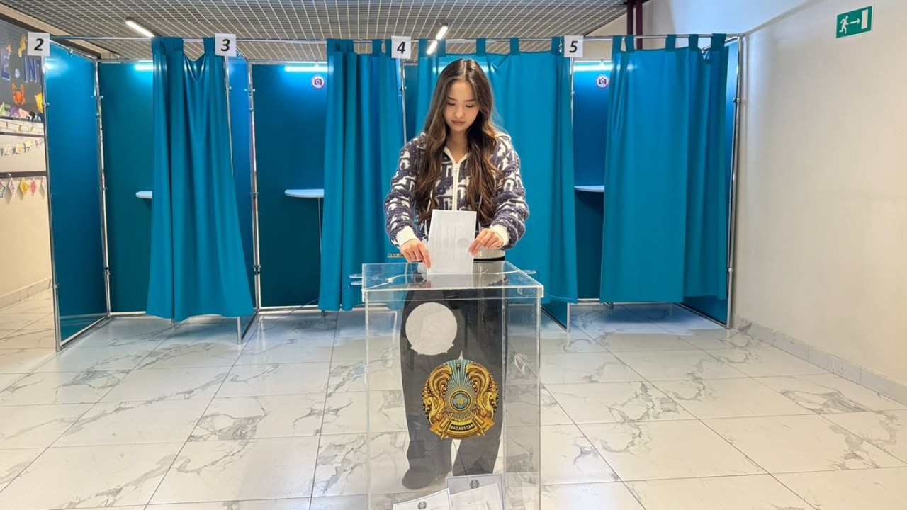 Елордада 18 жастағы тұрғын алғаш рет дауыс берді