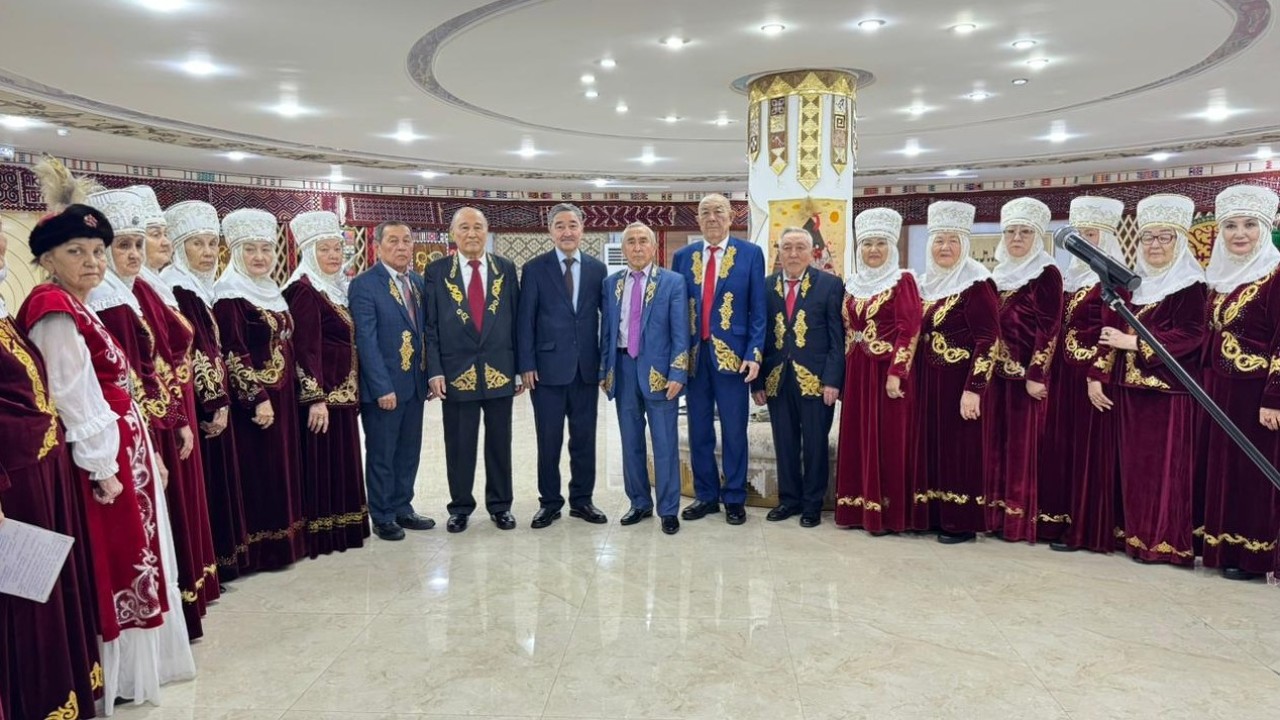 Елордалық ата-әжелер «Достық үйінде» ән шырқады