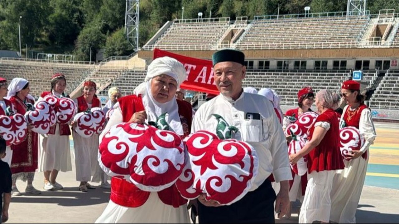 Шаңырақ күні: астаналық тігіншілер отбасы дәстүр мен еңбекті ұштастырып отыр