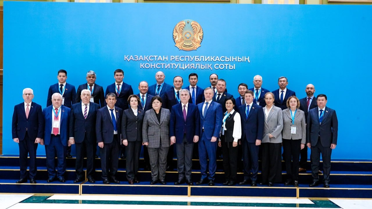 Халықаралық бақылаушылар Конституциялық сот төрағасымен кездесті