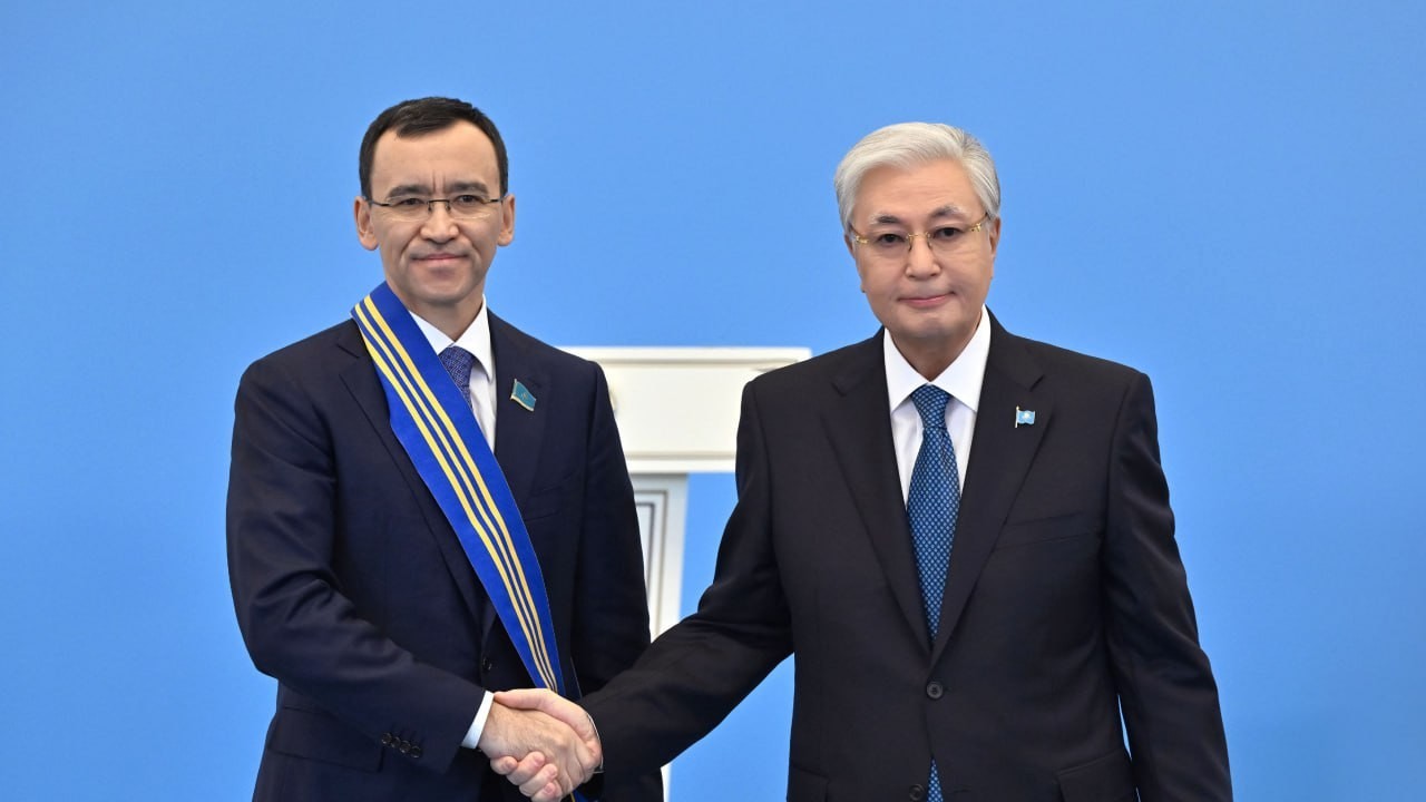 Президент бір топ азаматқа мемлекеттік наградалар табыстады