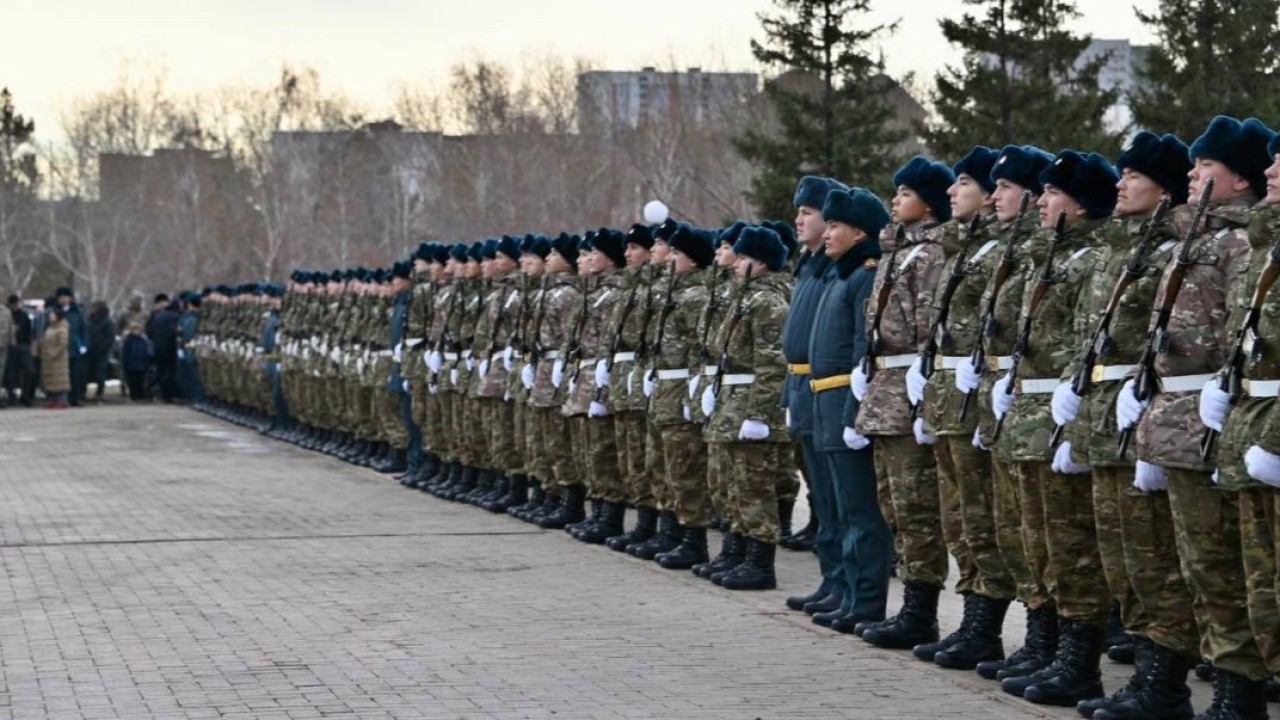 Қазақстанда көктемгі әскерге шақыру басталды: 21 мыңнан астам жас азамат армия қатарын толықтырады