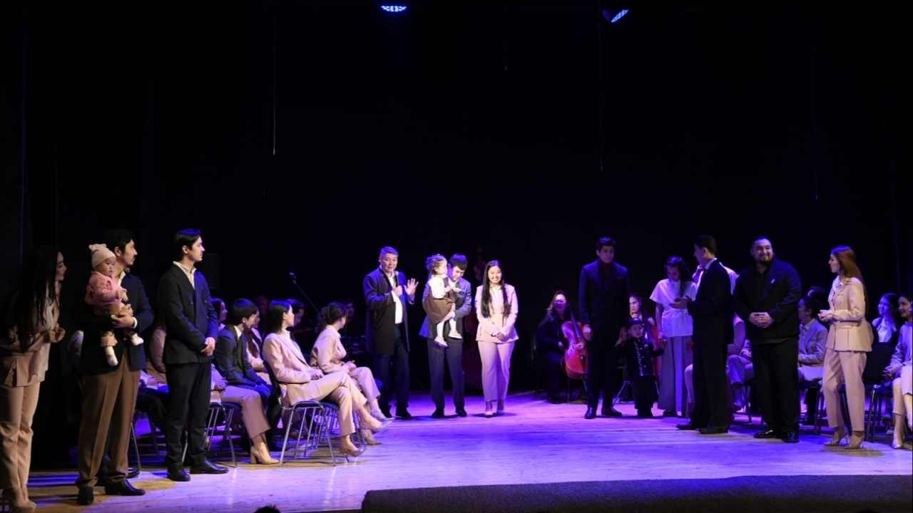 Елордалық театрда 19 жұп қатысқан қойылым өтті