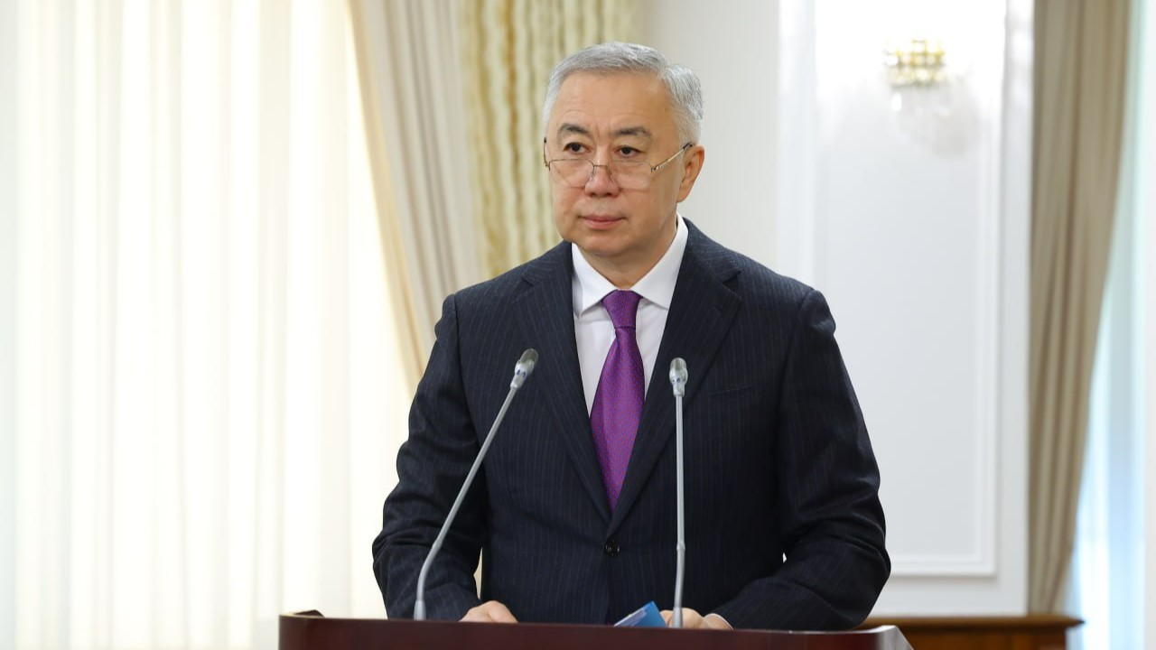 Астана мен Алатау қаласының мәртебесі арнайы конституциялық заңдармен бекітіледі