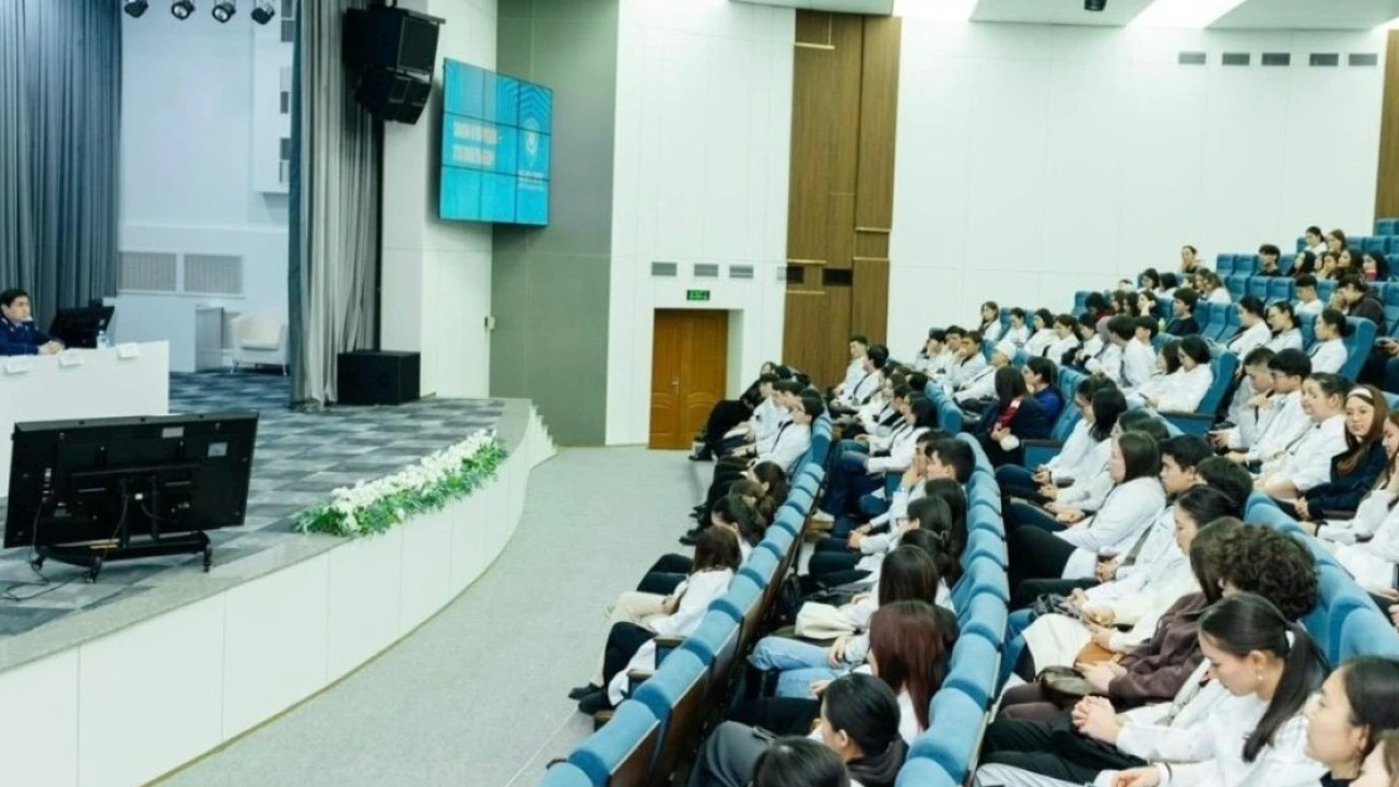 Мектеп, университеттерде Конституция ережелері бойынша сабақтар өткізіледі