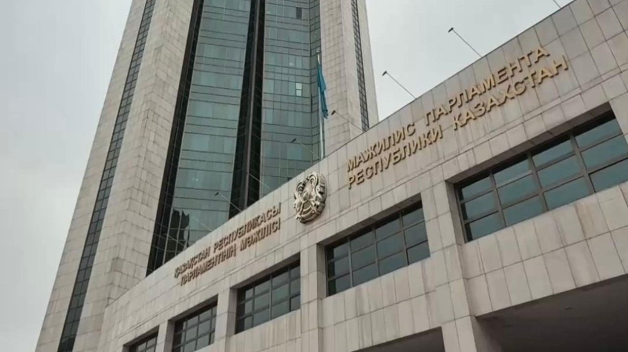 Мәжіліс мемлекеттік қызмет туралы жаңа заң жобасын бірінші оқылымда мақұлдады