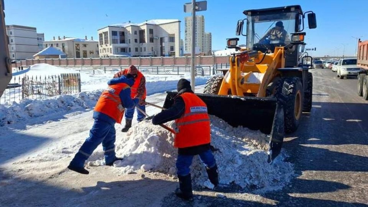 Елордада қар тазалау тәулік бойы жүріп жатыр