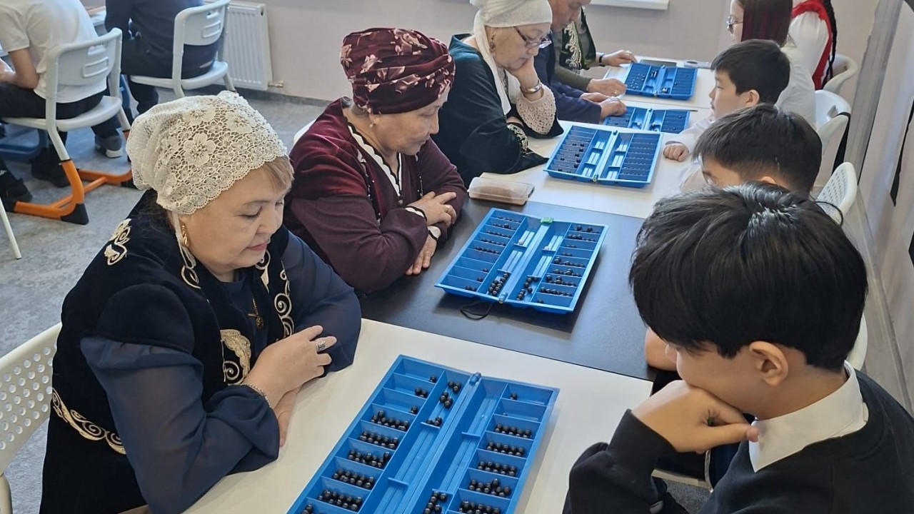 Ұлттық спорт күні: Белсенді ұзақ өмір сүру орталығында тоғызқұмалақтан турнир өтті