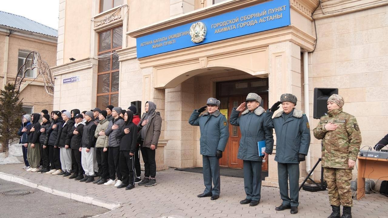 Астанада көктемгі шақырылымдағы алғашқы сарбаздар әскерге аттанды