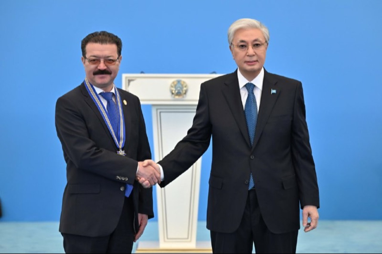 Президент Зұлфұхар Ғайыповқа ІІІ дәрежелі «Барыс» орденін табыстады