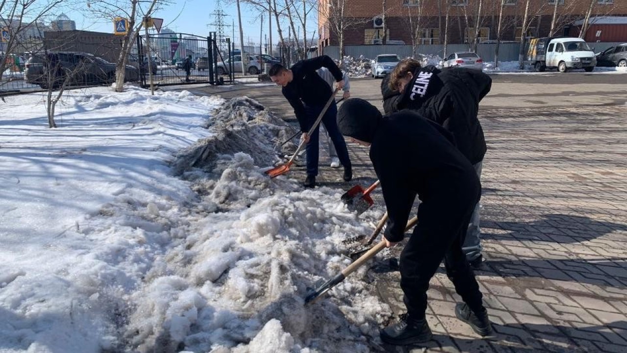 «Таза Қазақстан»: Астанада студенттер сенбілік өткізді